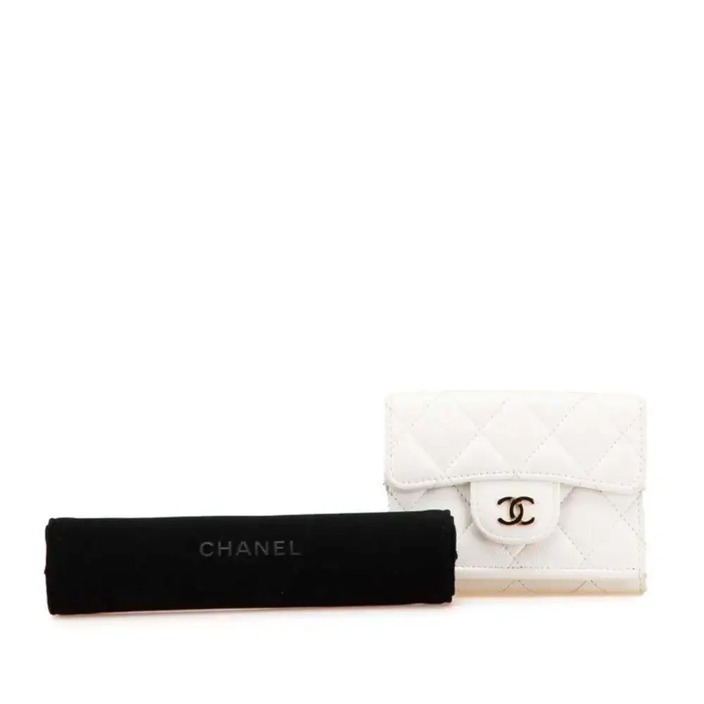 CHANEL White Caviar Leather Logo Wallet